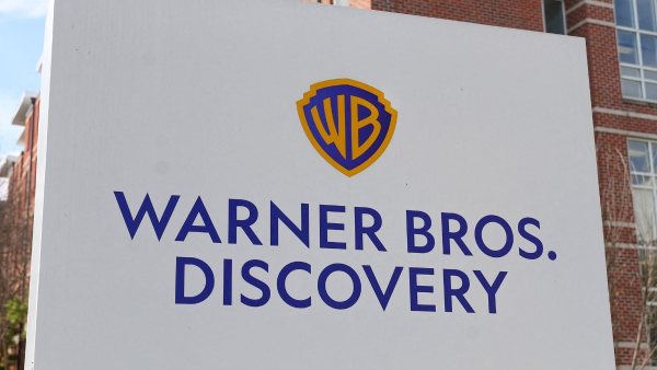 Warner Bros reporta pérdidas de casi 2,500 millones por acuerdo con Netflix