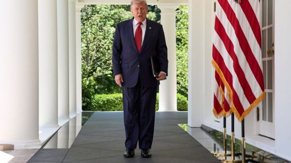 Trump acusa a cárteles de gobernar México y amenaza con acción militar