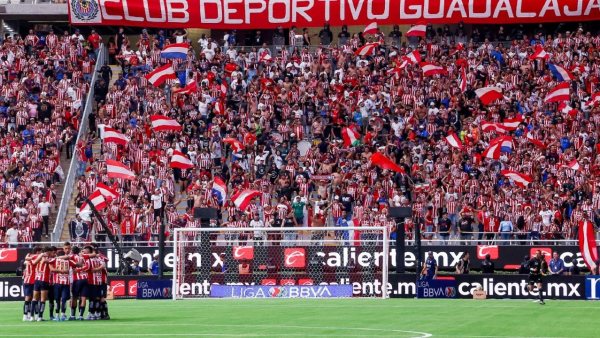 Chivas avanza a semifinales tras empatar 3-3 con Tigres