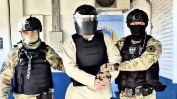 Contralmirante mexicano es trasladado a penal en Argentina por huachicol fiscal