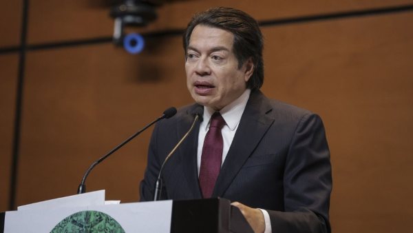 Senador del PRI pide renuncia de Mario Delgado por gestión educativa