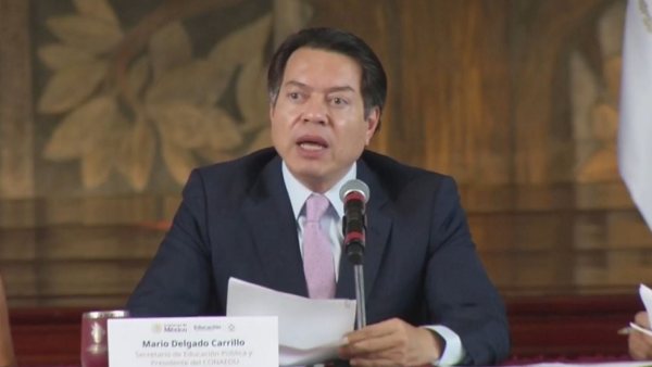 Mario Delgado defiende adelanto del cierre escolar ante críticas