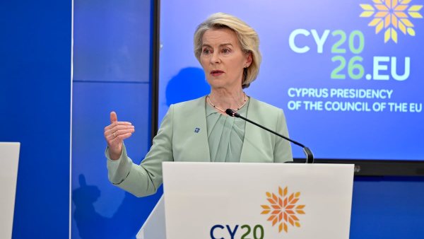 La UE dialoga con talibanes sobre migración y deportaciones