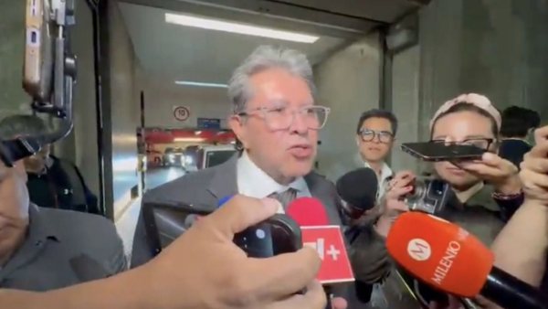 Monreal critica falta de austeridad en Morena tras fotos de hijo de AMLO